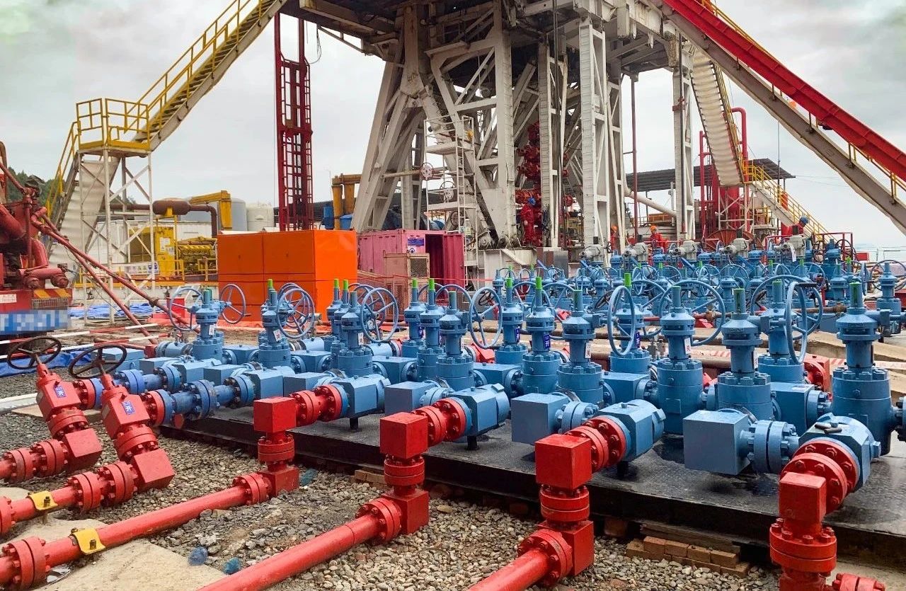 海内首台套 尊龙凯z6mg官网全自动碳纤维检测 装备乐成交付(图3)