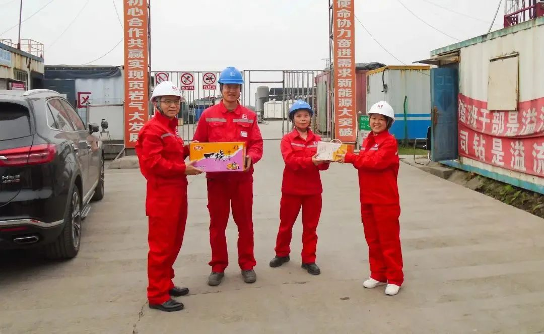 情系员工到一线，，，，，，，转达眷注暖人心(图1)