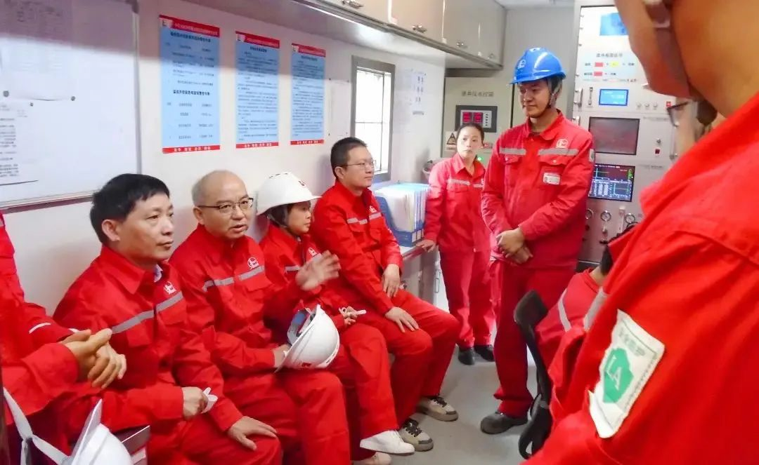 情系员工到一线，，，，，，，转达眷注暖人心(图2)