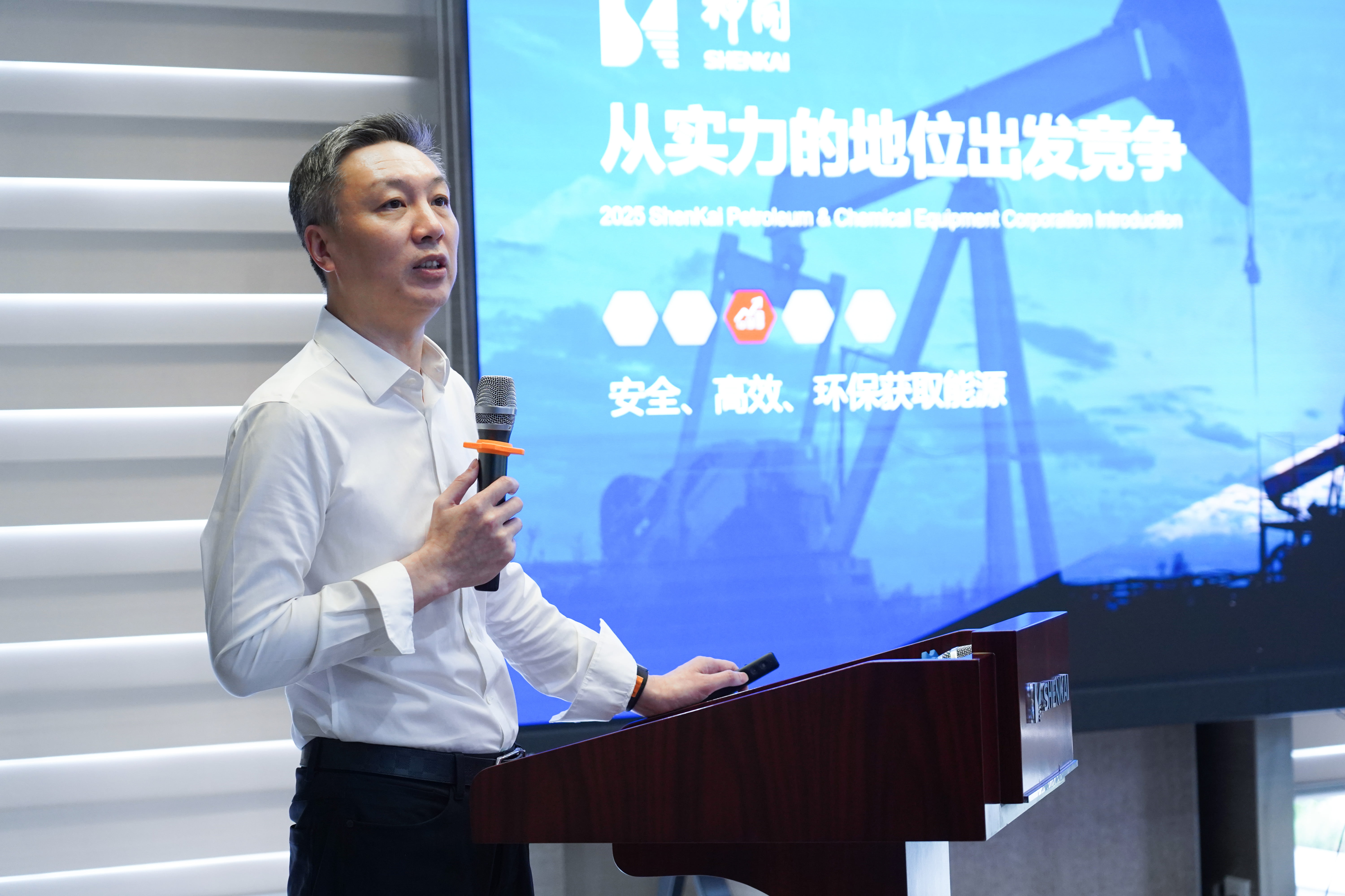 青春不负星光路，，，，，，蓝天展翅正其时 | 尊龙凯z6mg官网“青蓝偕行，，，，，，共创征途”青年员工主题交流分享会乐成举行(图2)